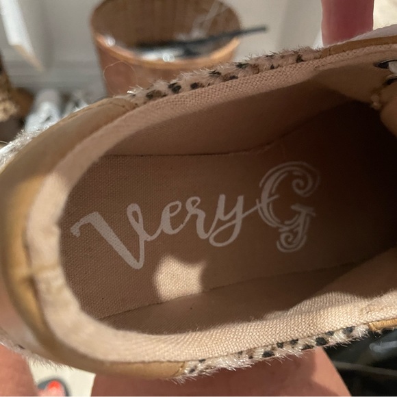 Brand new, never been worn. Size 6.5. - Picture 5 of 6